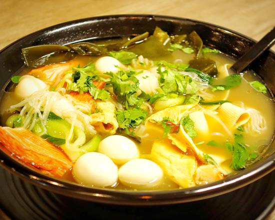 H02. Hot Pot with Bone Soup (Base Spicy)（百味骨汤麻辣烫/有底辣/清淡/送时蔬Free Veggies)）